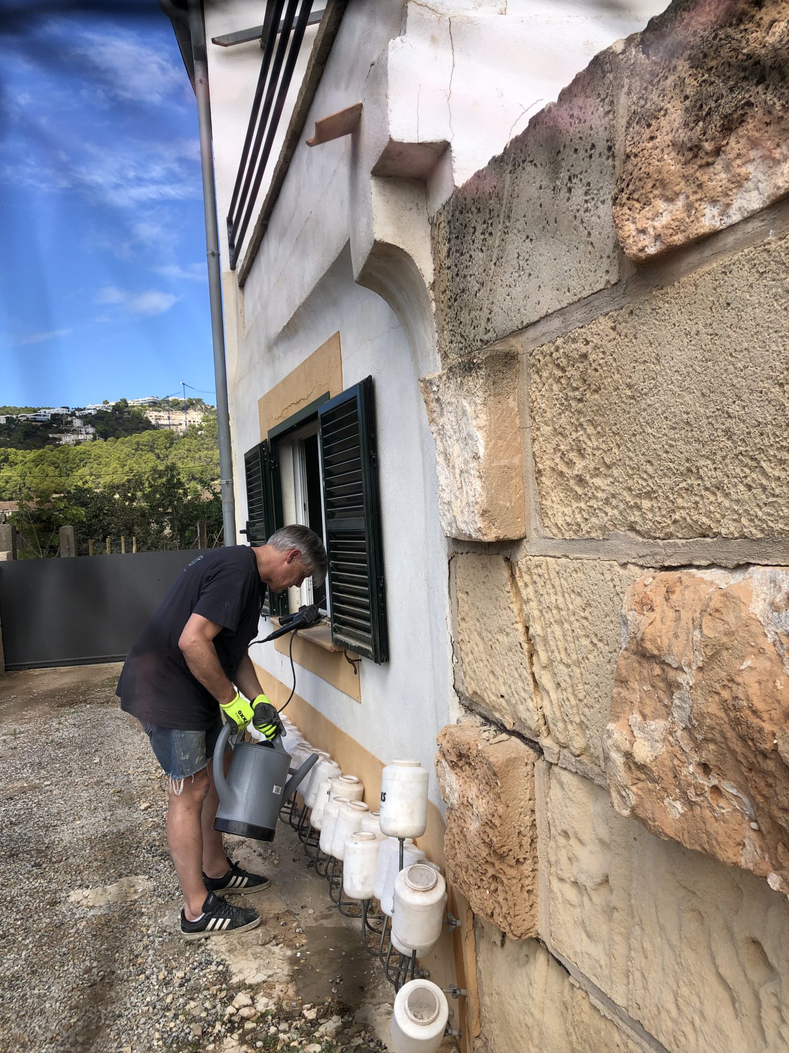 Proyecto Dry Works Balears SL: humedad por capilaridad, problemas de humedad, acabados degradados, Port d'Andratx, Mallorca.